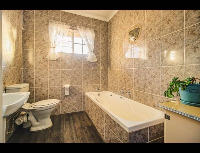 3 BEDROOM APARTMENT FOR SALE IN GLEN MARAIS